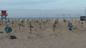Coronavirus: une ONG creuse des tombes sur la plage de Copacabana pour dénoncer la gestion de la crise par le gouvernement brésilien