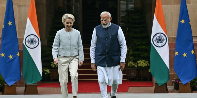La présidente de la Commission européenne, Ursula von der Leyen, et le Premier ministre indien, Narendra Modi, lors d'une réunion à New Delhi, le 28 février 2025 (photo d'illustration). 