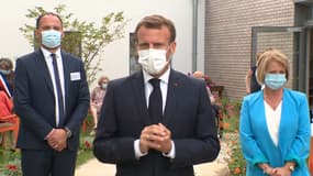 Emmanuel Macron à Bracieux, dans un Ehpad, le 21 septembre 2020