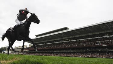 Bouygues décroche le contrat à près de 100 millions d'euros de rénovation de l'hippodrome de Longchamp.