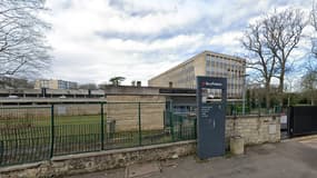 Deux frères et leur mère se sont introduits dans le lycée Le Corbusier, à Poissy, en possession d'un couteau, afin de régler leurs comptes avec un élève.