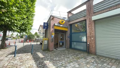Le bureau de poste du quartier Gassicourt de Mantes-la-Jolie (Yvelines), qui doit fermer au 1er juillet 2024.