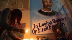 Des habitants de Los Angeles rendent hommage à Ezell Ford, tué en août dernier par des policiers.