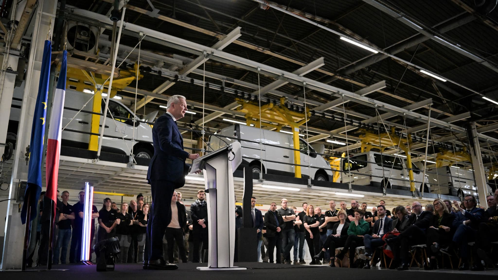 Bruno Le Maire le 29 mars 2024 dans l'usine Sandouville de Renault qui va produire la nouvelle génération de voitures électriques du constructeur Bruno Le Maire le 29 mars 2024 dans l'usine Sandouville de Renault qui va produire la nouvelle génération de voitures électriques du constructeur