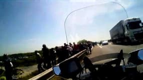 Migrants à Calais: les CRS filment la difficulté de leur travail