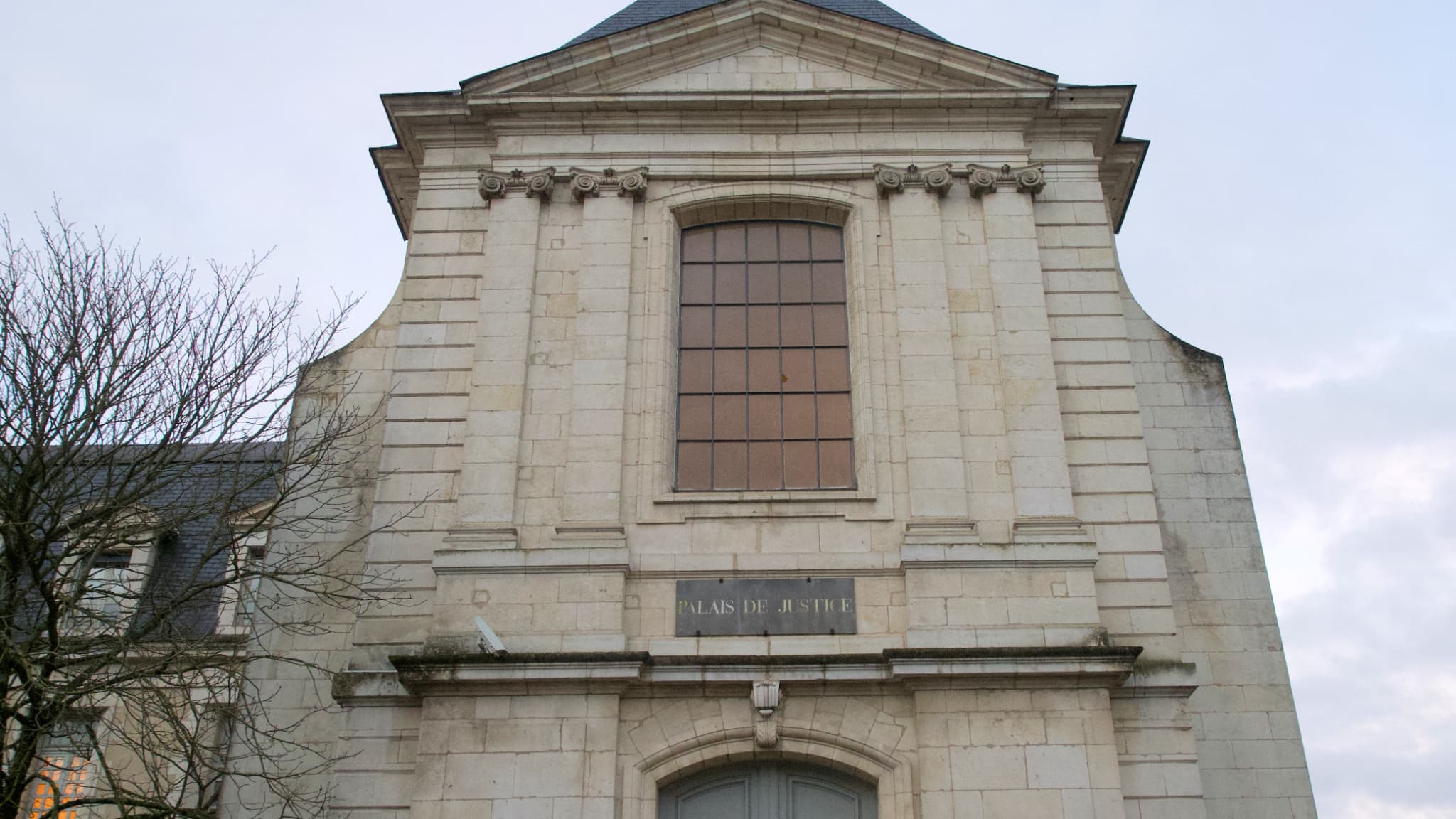 UN HOMME CONDAMNÉ À 30 ANS DE RÉCLUSION DANS LE CHER POUR LE MEURTRE DE SA COMPAGNE EN 2023