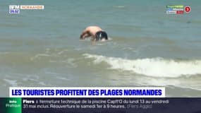 Calvados: les touristes se baignent sur les plages normandes 