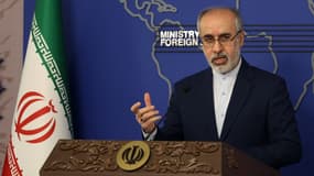 Le porte-parole du ministère iranien des affaires étrangères, Nasser Kanani, s'exprime lors d'une conférence de presse à Téhéran, le 5 décembre 2022.