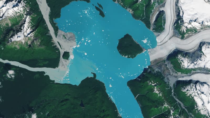 La fonte accélérée d'un glacier liée au dérèglement climatique fait émerger une île en Alaska