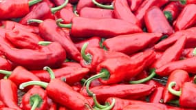 Des piments sèchent sur une grille à Espelette, en 2002 (photo d'illustration).