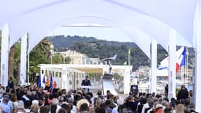 Le maire de Nice, Christian Estrosi, prononce un discours aux familles des victimes après la révélation de "L'Ange de la Baie"