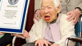 Misao Ookawa, une Japonaise de 114 ans a été consacrée doyenne de l'humanité mercredi par l'institut Guinness World Records. /Photo prise le 27 février 2013/REUTERS/Kyodo
