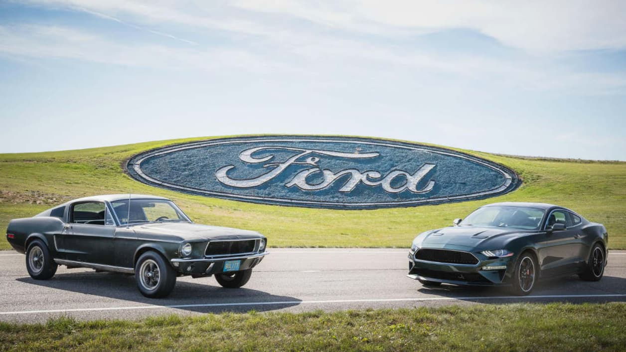 Les deux Ford Mustang, l'originale, et la série limitée 2018.