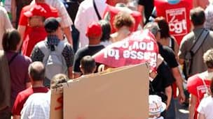 Manifestation à Strasbourg contre la réforme des régimes de retraite. Après la mobilisation massive jeudi contre le projet gouvernemental, les syndicats français entendent maintenir la pression durant l'été et durcir la résistance à la rentrée. /Photo pri