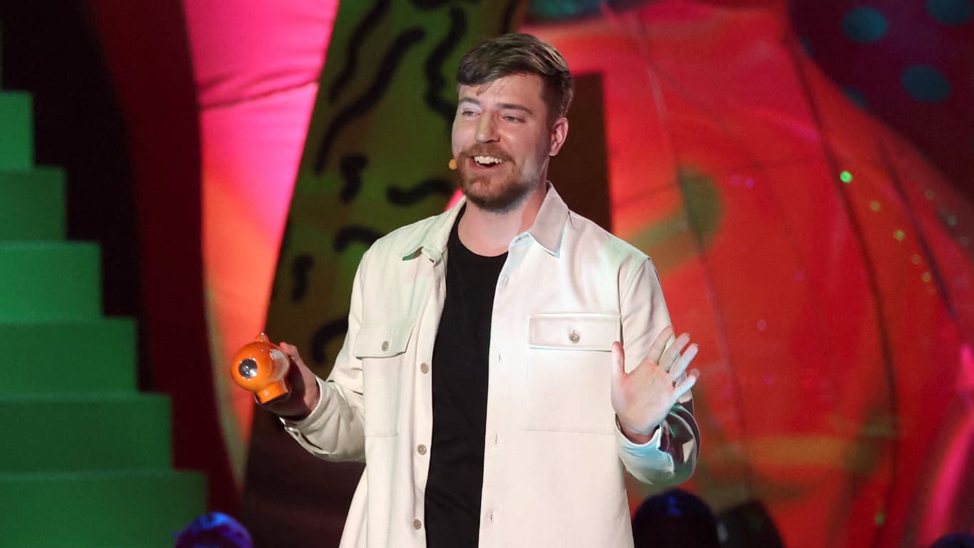 Le youtubeur MrBeast au Microsoft Theater de Los Angeles, le 4 mars 2023. Le youtubeur MrBeast au Microsoft Theater de Los Angeles, le 4 mars 2023.