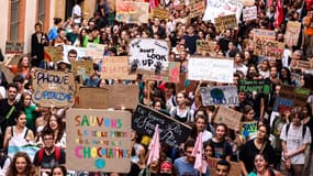 Des manifestants "Fridays for Future", dans la ville de Toulouse, dans le sud de la France, le 23 septembre 2022.
