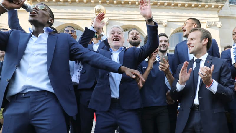 Paul Pogba, ses coéquipiers, Didier Deschamps et Emmanuel Macron à l'Elysée.