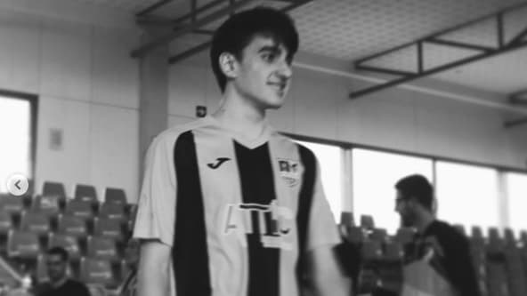 Raul Jurado Calvo, jeune joueur espagnol de futsal (19 ans), est décédé après un choc à la tête lors d'un match de futsal en Espagne, le 04/12/2023