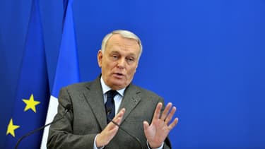 Jean-Marc Ayrault à Angers le 12 février lors d'un déplacement sur la vieillesse en France.