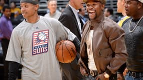 Floyd Mayweather (à droite) et le basketteur NBA Isaiah Thomas