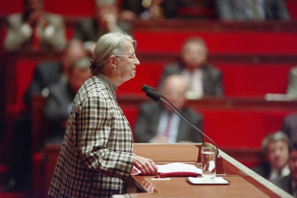 Geneviève Anthonioz-de-Gaulle à la tribune de l'Assemblée nationale le 15 avril 1997 à Paris