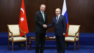 Recep Tayyip Erdogan et Vladimir Poutine en marge du sommet CICA à Astana, au Kazakhstan, le 13 octobre 2022. PHOTO D'ILLUSTRATION