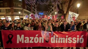 Des manifestants appelant à la démission de Carlos Mazón, le président de la région de Valence, le samedi 30 novembre 2024.