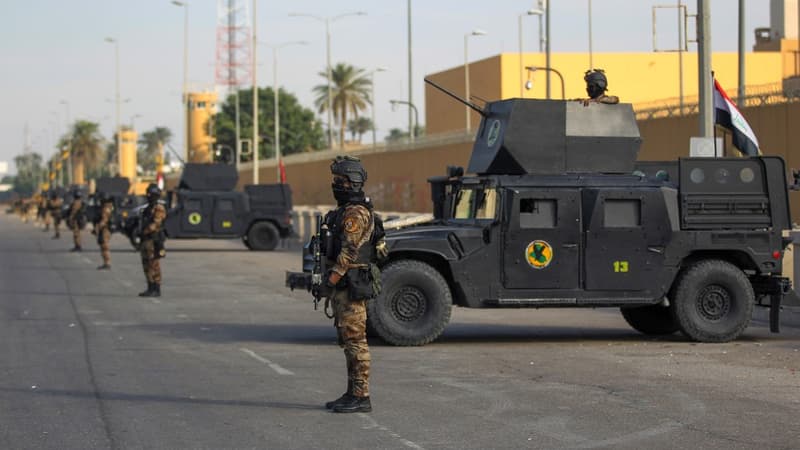 Un soldat irakien devant l'ambassade américaine à Bagdad le 2 janvier dernier (Photo d'illustration).