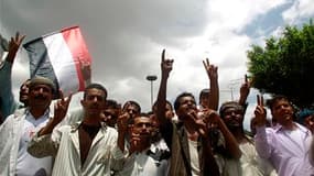 Manifestation anti-gouvernementale à Taëz, dans le sud du Yémen. Un accord sur la démission du président yéménite Ali Abdallah Saleh pourrait être conclu d'ici une semaine. Selon un responsable de l'opposition, le secrétaire général du Conseil de coopérat