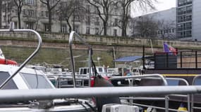 Une péniche a une nouvelle fois été ciblée par un incendie au port de l'Arsenal dans la nuit de vendredi 26 à samedi 27 janvier.