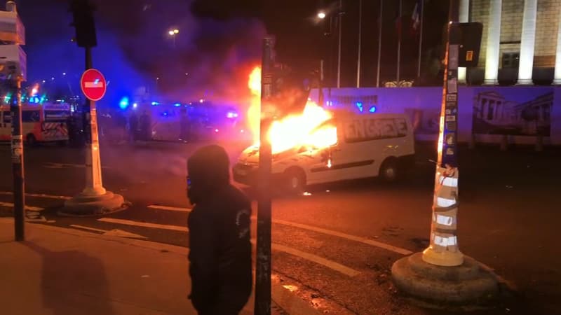 Des ambulanciers sont réunis place de la Concorde.