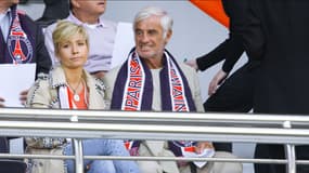 Jean-Paul Belmondo avec l'écharpe du PSG