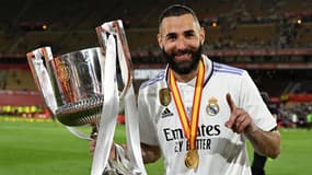 Karim Benzema avec la Coupe du roi 2023, son 25e trophée avec le Real Madrid