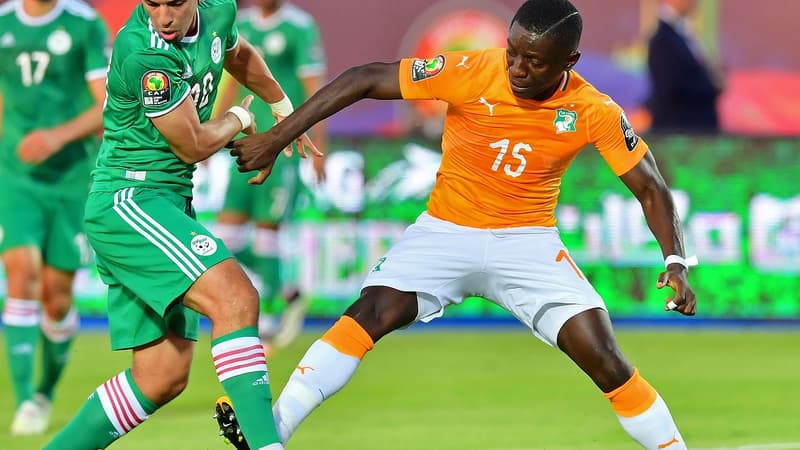 Max-Alain Gradel (Côte d'Ivoire) face à Sofiane Feghouli (Algérie)