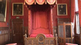 Le "lit d'Etat" au palais de Westminster. 