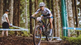 Loana Lecomte lors d'une épreuve de Coupe du monde de VTT en juin 2021