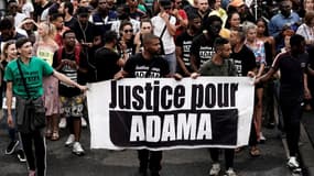 Un rassemblement en mémoire d'Adama Traoré a réuni plus de 20.000 personnes à Paris cette semaine.