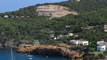 Des maisons sur la Costa Brava - Image d'illustration