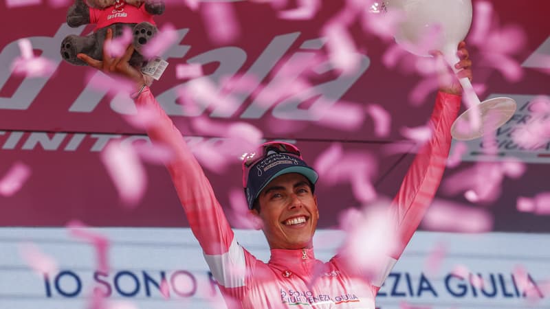 Afonso Eulalio avec le maillot rose du Giro le 21 mai 2026 2289992