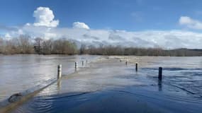 Le pont à Dions, dans le Gard, où on était emporté un père et ses deux enfants qui s'étaient réfugiés sur le toit du véhicule.