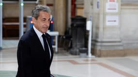 L'ancien président Nicolas Sarkozy arrive au palais de justice de Paris le 24 novembre 2023 pour le procès en appel de l'affaire Bygmalion.