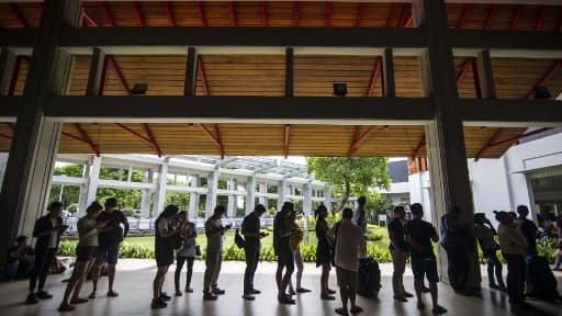 Des personnes à l'aéroport international de Ngurah Rai, à Bali