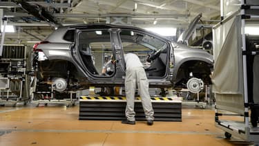 La chute des ventes de véhicules d’origine française mettrait en danger 1800 emplois sur les 5000 directement liés aux exportations vers la Grande-Bretagne.