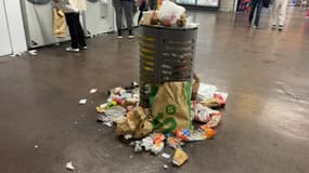 Une manifestation d'agents de nettoyage de Laser propreté est en cours ce 6 novembre 2024, à l'intérieur de la station de métro Castellane à Marseille (Bouches-du-Rhône)