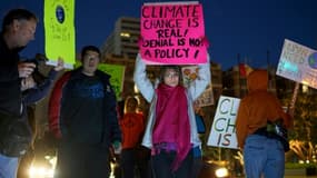 Des manifestants alertent sur le changement climatique, le 21 février 2017 à San Diego, en Californie