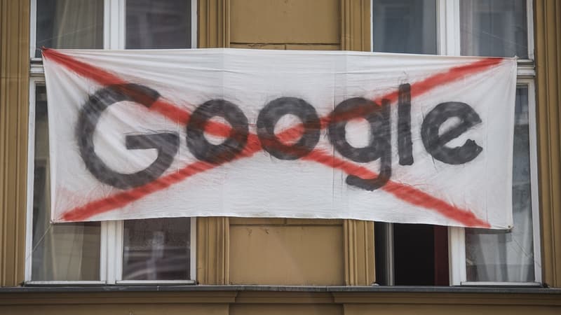 Naguère limitrophe du mur, cette zone de Berlin ouest où se côtoient barres d'immeubles et bars à cocktails est un bastion des mouvances antifasciste et anarchiste, déjà rodé aux luttes anti-expulsion.