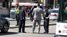 Des policiers sur les lieux de l'attaque à la camionnette, à Toronto, le 23 avril 2018.