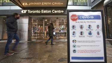 Des passants dans le centre-ville de Toronto, capitale de l'Ontario (illustration)