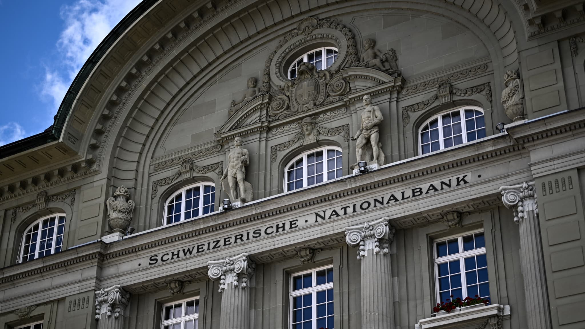 ELLE DÉTIENT 167 MILLIARDS DANS NVIDIA, APPLE... POURQUOI LA BANQUE DE SUISSE INVESTIT DISCRÈTEMENT DES SOMMES COLOSSALES DANS LA TECH AMÉRICAINE