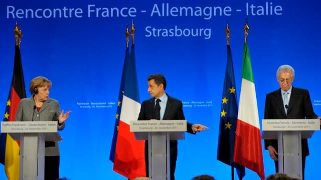 A l'issue d'un sommet à trois à Strasbourg avec le nouveau président du Conseil italien, Mario Monti, Nicolas Sarkozy a semblé faire un pas vers Angela Merkel, qui est restée intransigeante sur l'indépendance de la BCE. "Tous les trois, nous avons indiqué